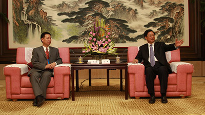 省委副书记刘伟会见侨商代表并作重要讲话